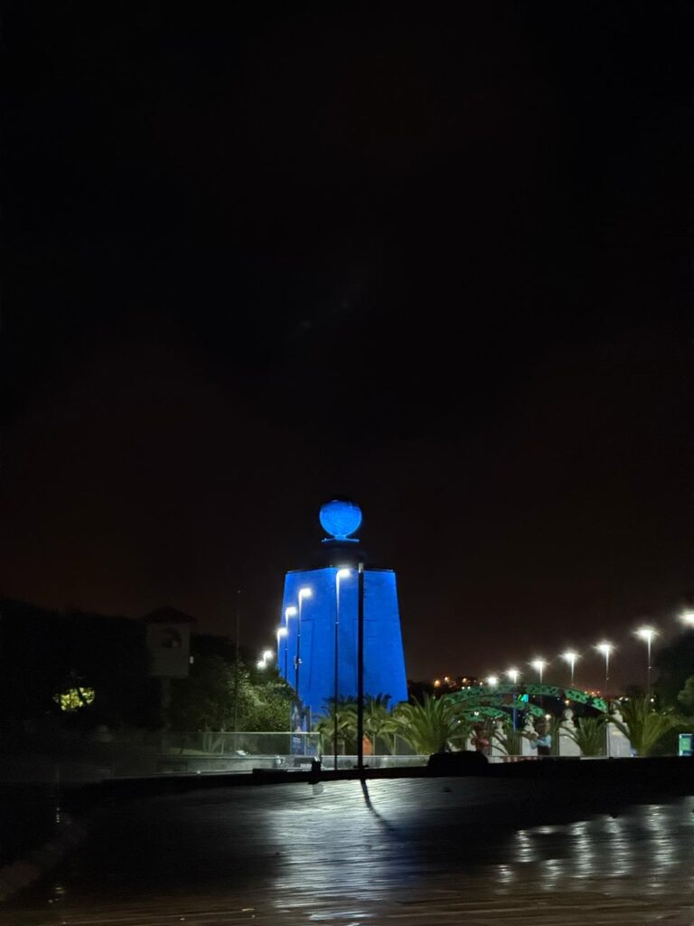 Mitad del mundo Light it up blue